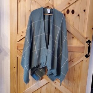 𝅺new Green Tan Shall wrap with fringe one size fits all Smoke free home